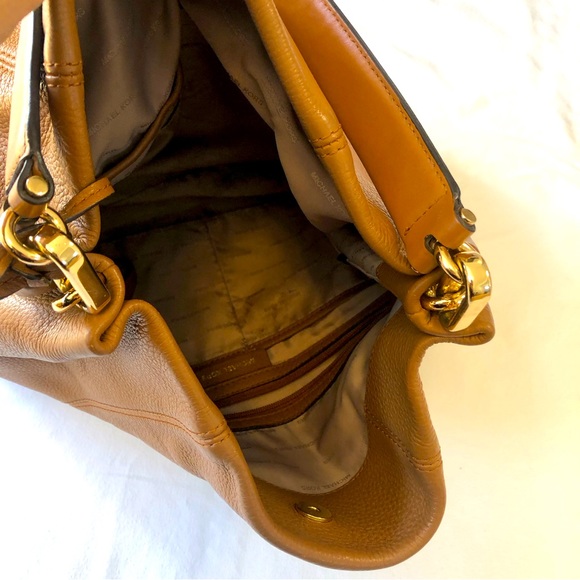 MICHAEL MICHAEL KORS LARGE HOBO IN COGNAC PEBBLED LEATHER - Picture 4 of 7